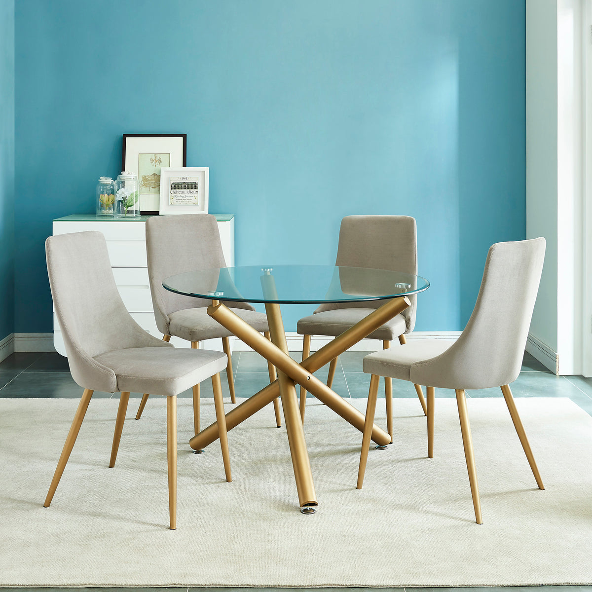 Carmilla Round Dining Table, 40″ (Aged Gold)