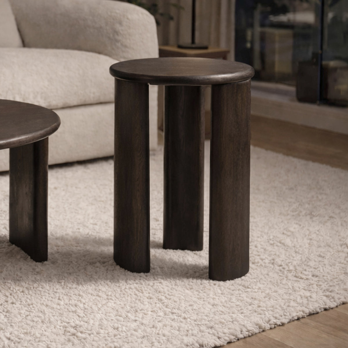 Cabot Round Accent Table (Mocha)