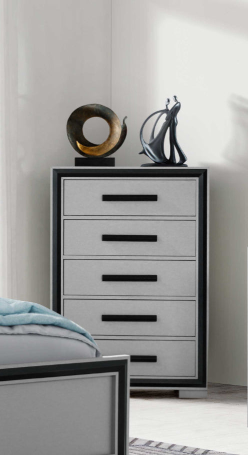 Amelia Chest